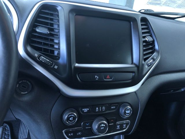 Thumbnail: 2017 Jeep Cherokee - 15