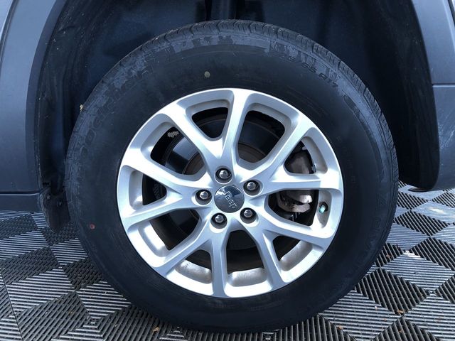 Thumbnail: 2017 Jeep Cherokee - 8