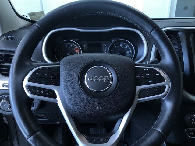 Thumbnail: 2017 Jeep Cherokee - 14