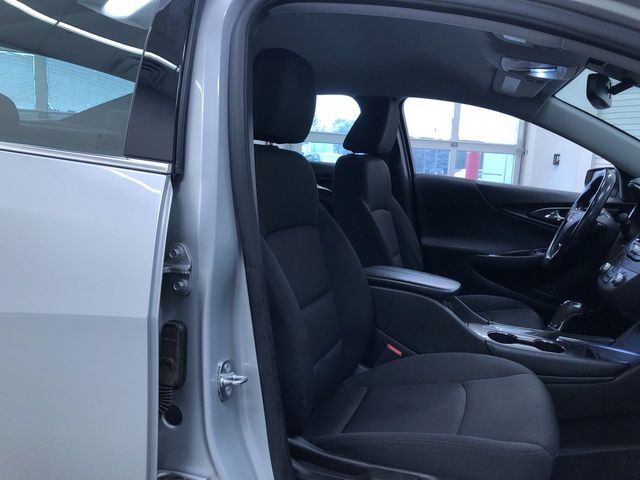 Thumbnail: 2018 Chevrolet Malibu - 11