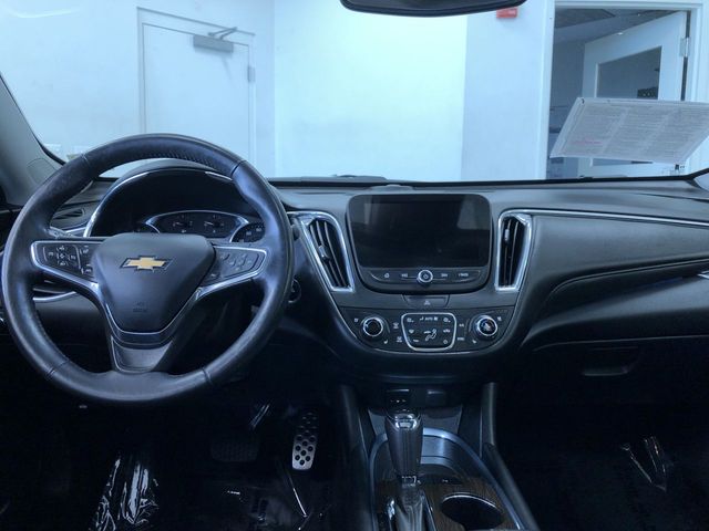 Thumbnail: 2017 Chevrolet Malibu - 9