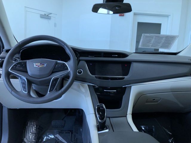 Thumbnail: 2017 Cadillac XT5 - 9