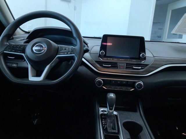Thumbnail: 2025 Nissan Altima - 9
