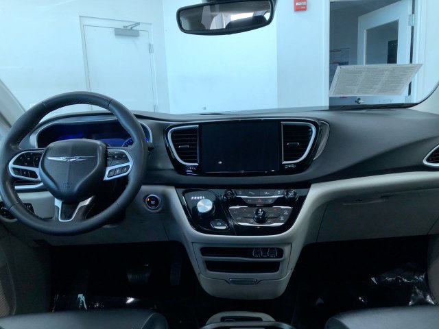 Thumbnail: 2024 Chrysler Pacifica - 8
