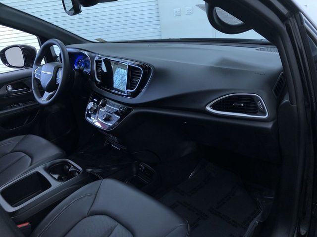 Thumbnail: 2025 Chrysler Pacifica - 12