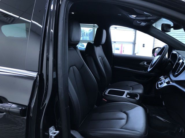 Thumbnail: 2025 Chrysler Pacifica - 10