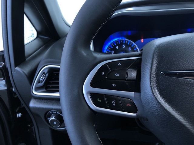 Thumbnail: 2025 Chrysler Pacifica - 30