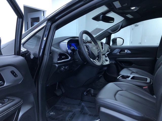 Thumbnail: 2025 Chrysler Pacifica - 2