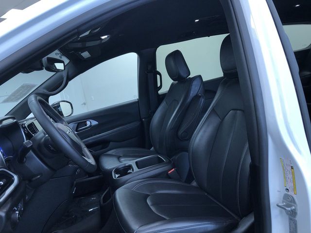 Thumbnail: 2025 Chrysler Pacifica - 9