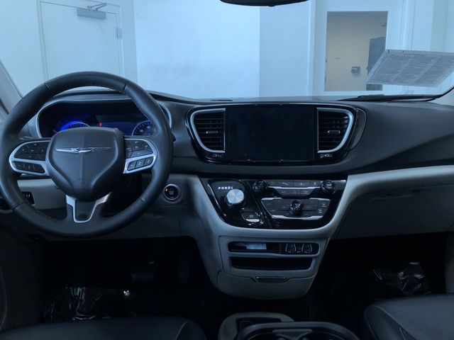 Thumbnail: 2024 Chrysler Pacifica - 9