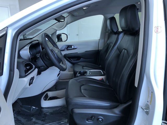 Thumbnail: 2024 Chrysler Pacifica - 9