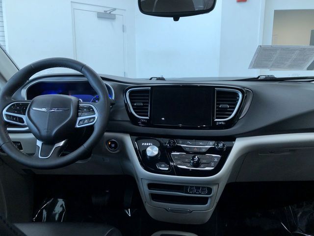 Thumbnail: 2024 Chrysler Pacifica - 8