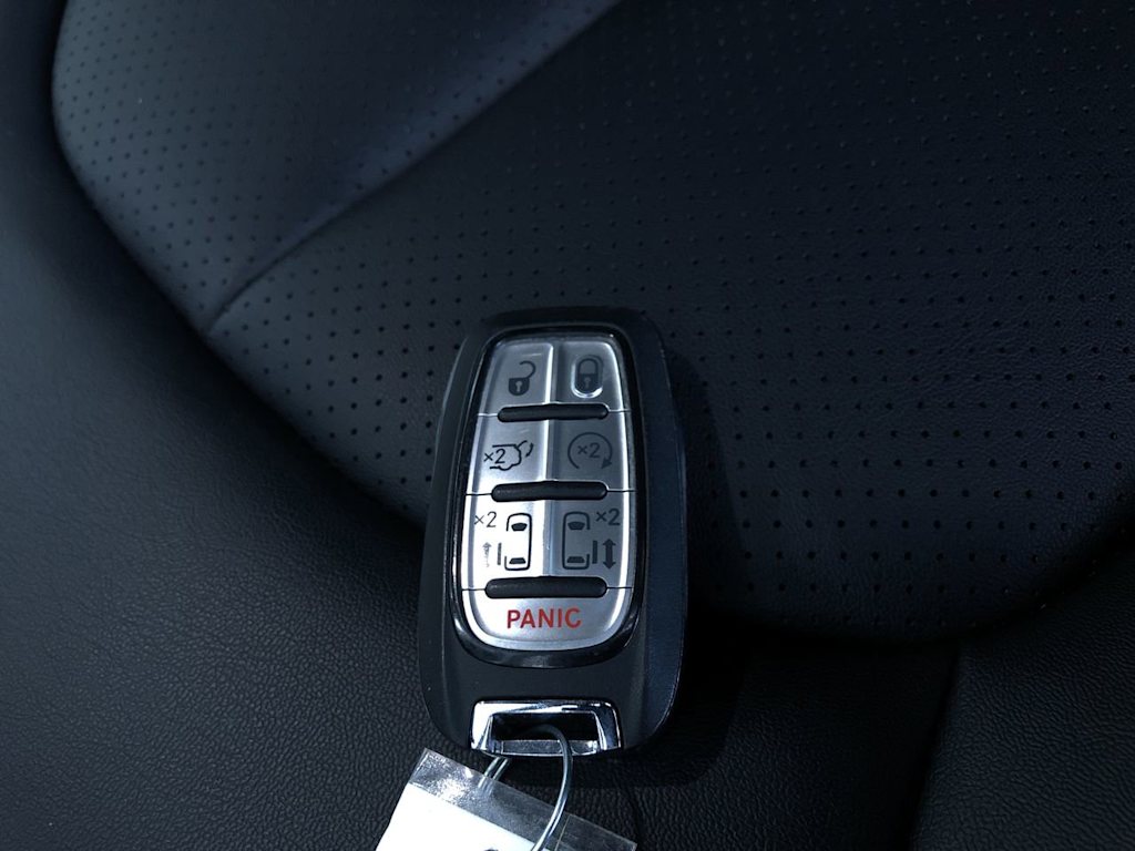 2024 Chrysler Pacifica Touring L 18