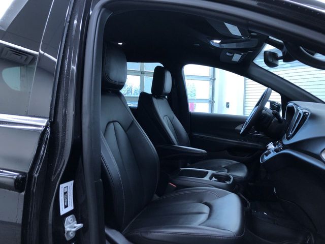 Thumbnail: 2025 Chrysler Pacifica - 10