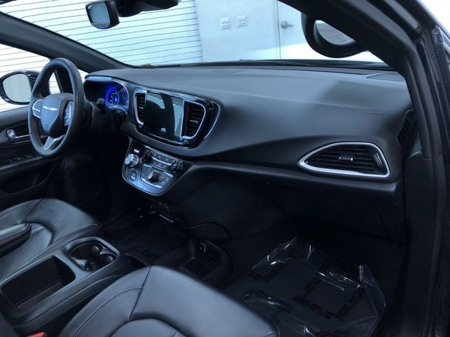 Thumbnail: 2025 Chrysler Pacifica - 12