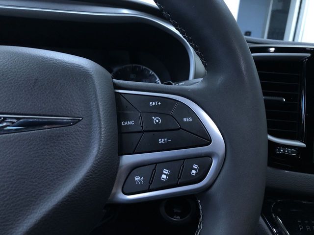 Thumbnail: 2025 Chrysler Pacifica - 32