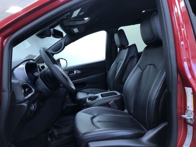 Thumbnail: 2025 Chrysler Pacifica - 10