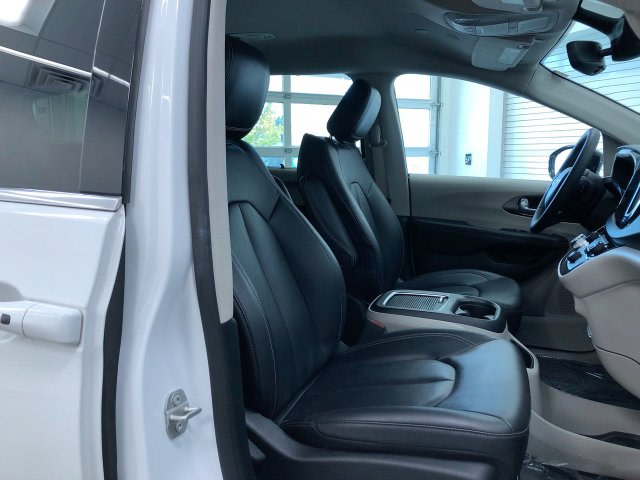 Thumbnail: 2024 Chrysler Pacifica - 10