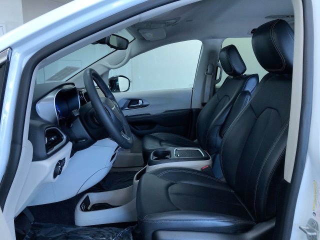 Thumbnail: 2024 Chrysler Pacifica - 9