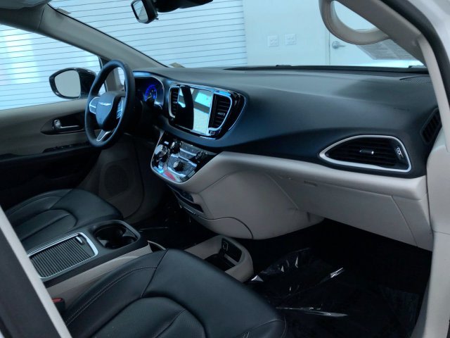 Thumbnail: 2024 Chrysler Pacifica - 12