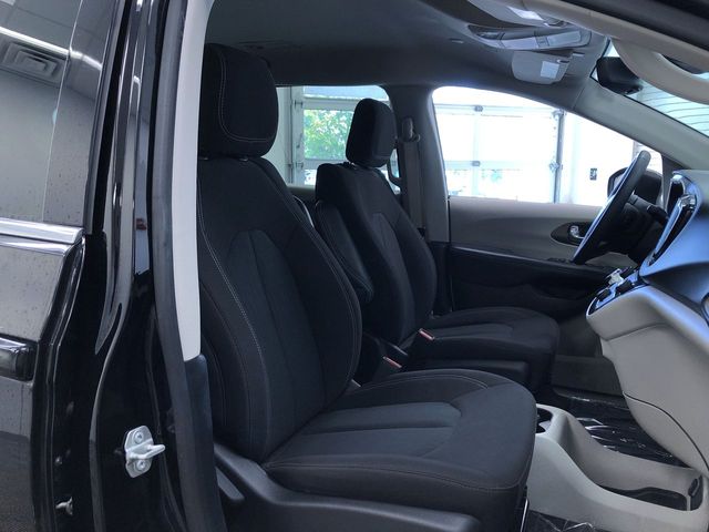 Thumbnail: 2024 Chrysler Voyager - 10