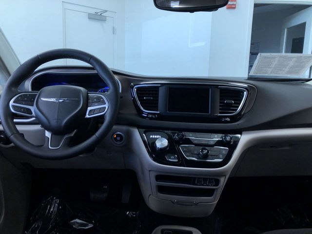 Thumbnail: 2024 Chrysler Voyager - 8