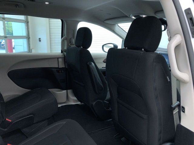 Thumbnail: 2024 Chrysler Voyager - 30