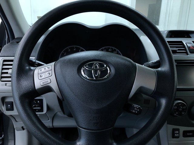 Thumbnail: 2013 Toyota Corolla - 13