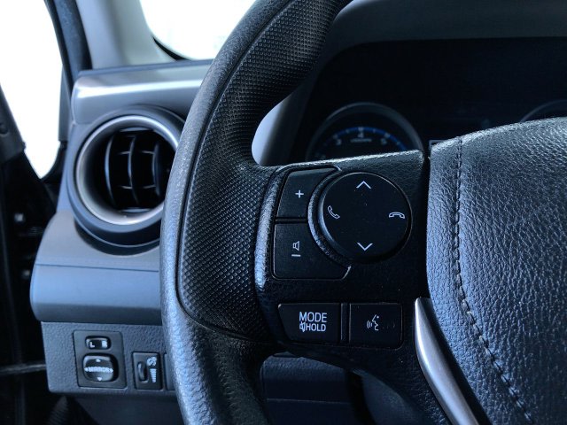 Thumbnail: 2018 Toyota RAV4 - 30