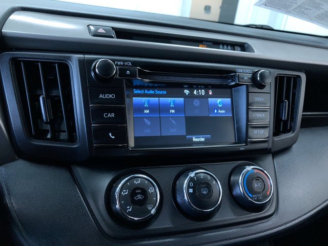 Thumbnail: 2018 Toyota RAV4 - 32