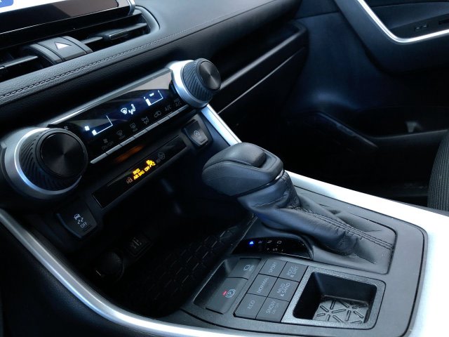 Thumbnail: 2025 Toyota RAV4 - 15