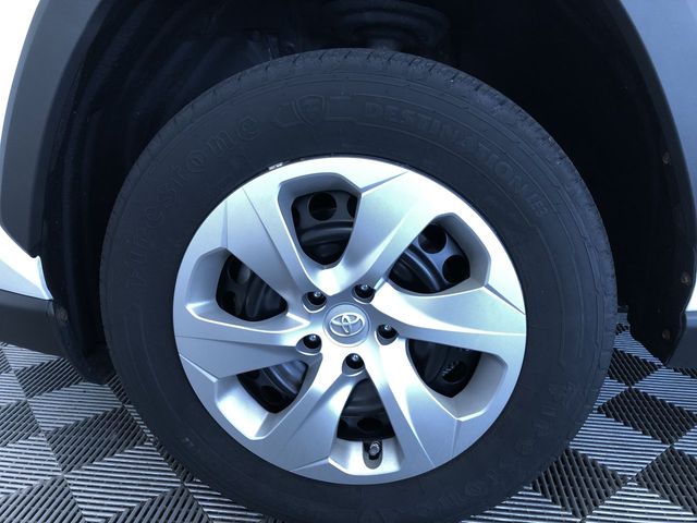 Thumbnail: 2019 Toyota RAV4 - 8