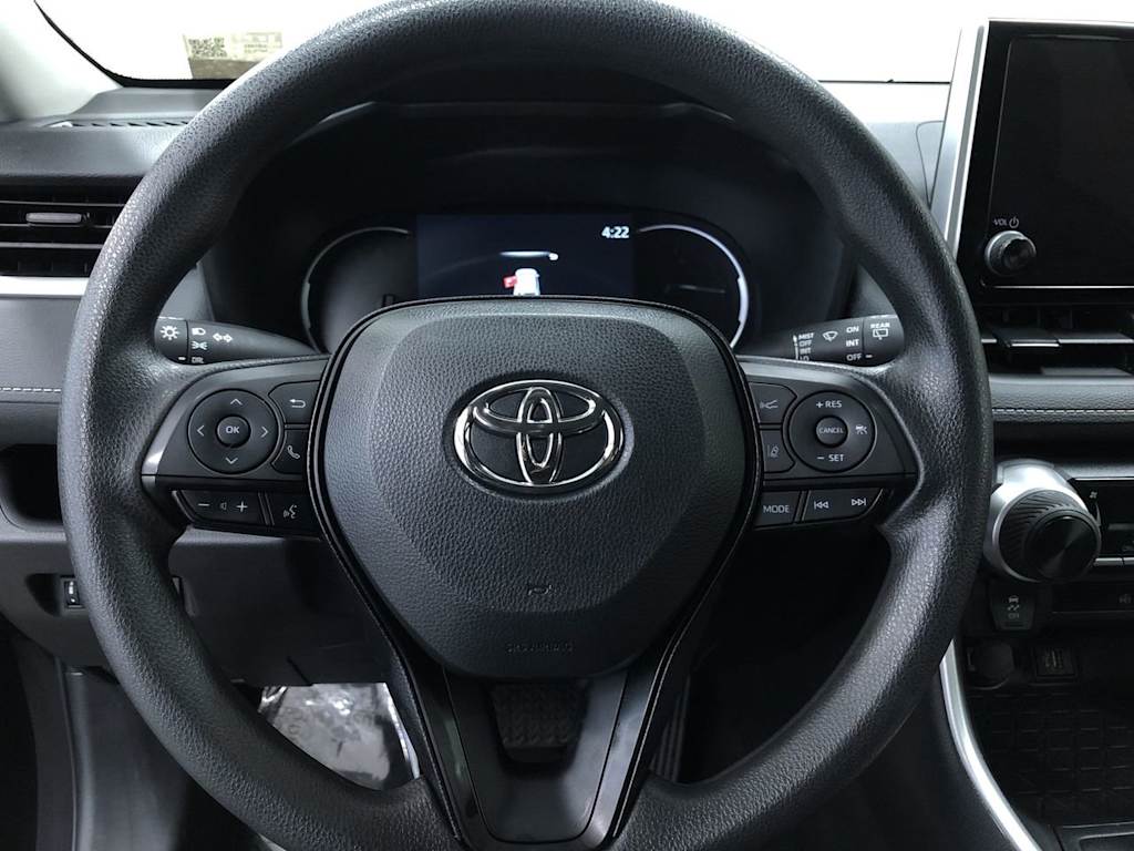 2024 Toyota RAV4 LE 8