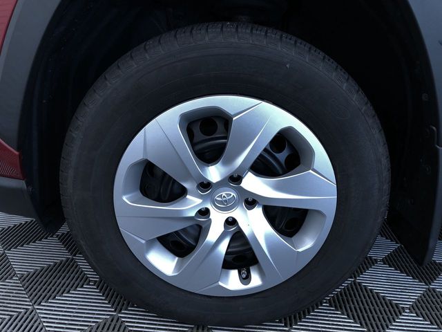 Thumbnail: 2019 Toyota RAV4 - 8