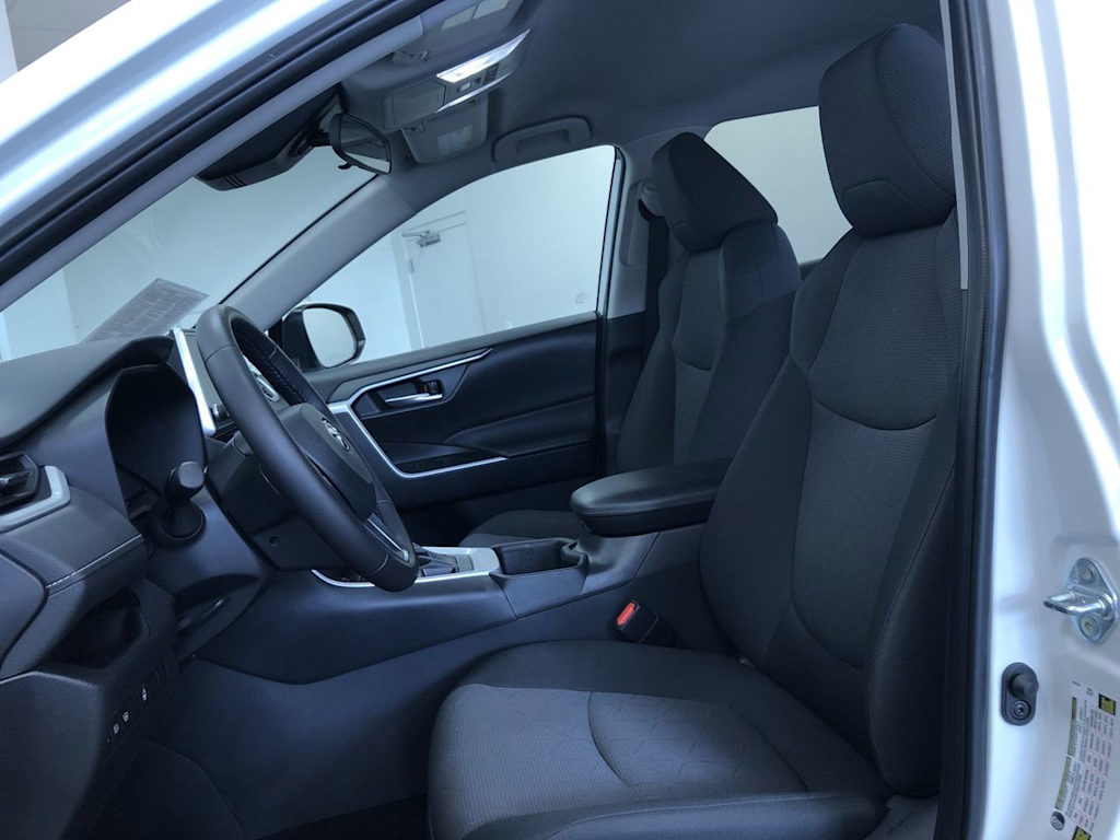 2024 Toyota RAV4 XLE 10