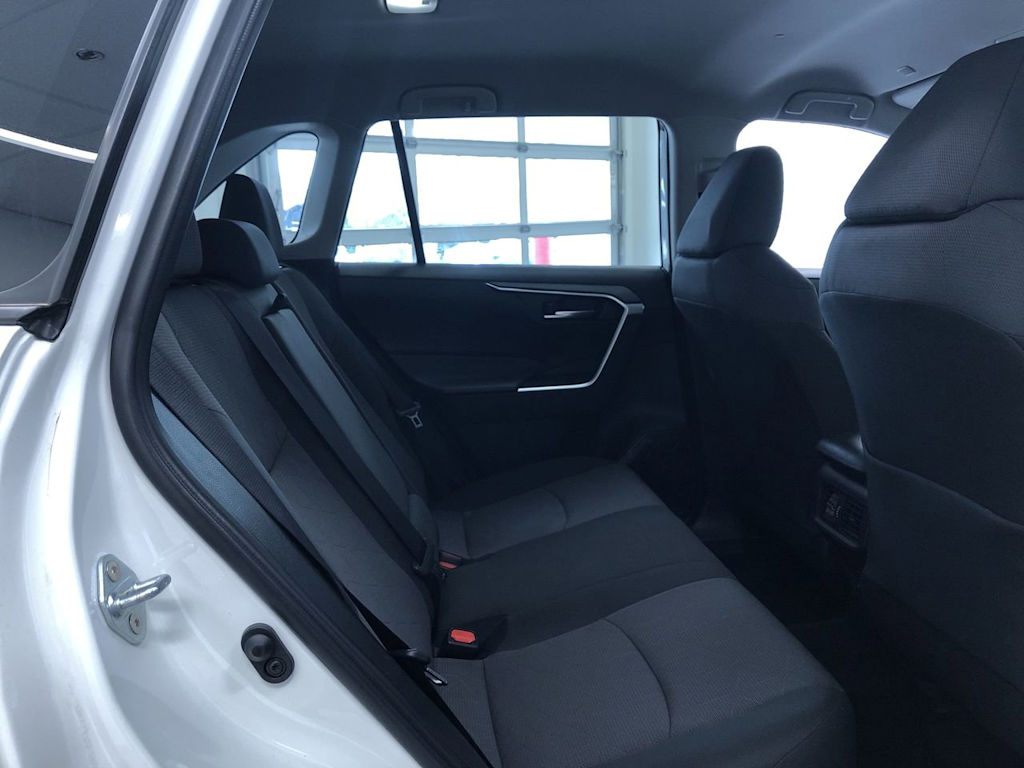 2024 Toyota RAV4 XLE 28