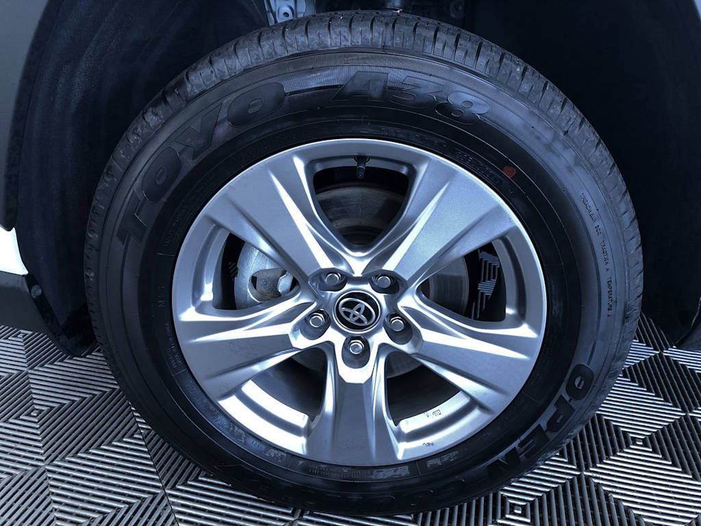 2024 Toyota RAV4 XLE 7