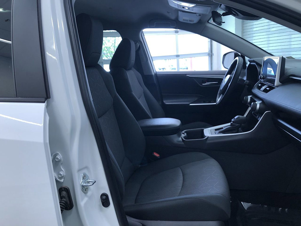 2024 Toyota RAV4 XLE 29