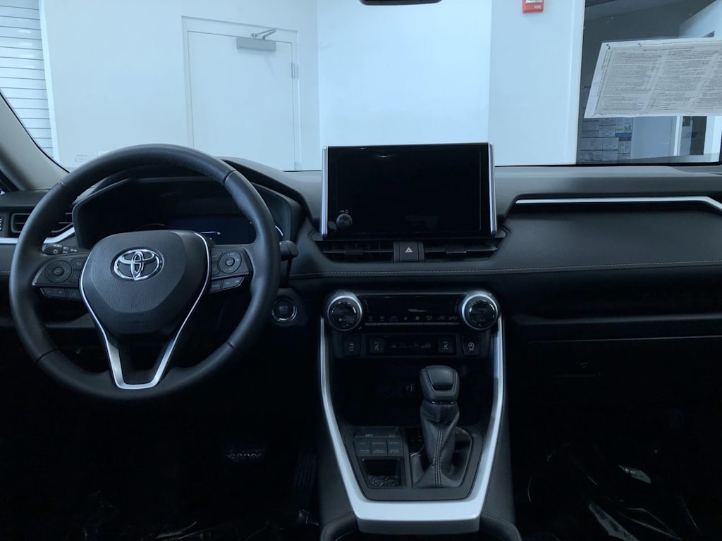 2024 Toyota RAV4 XLE 9