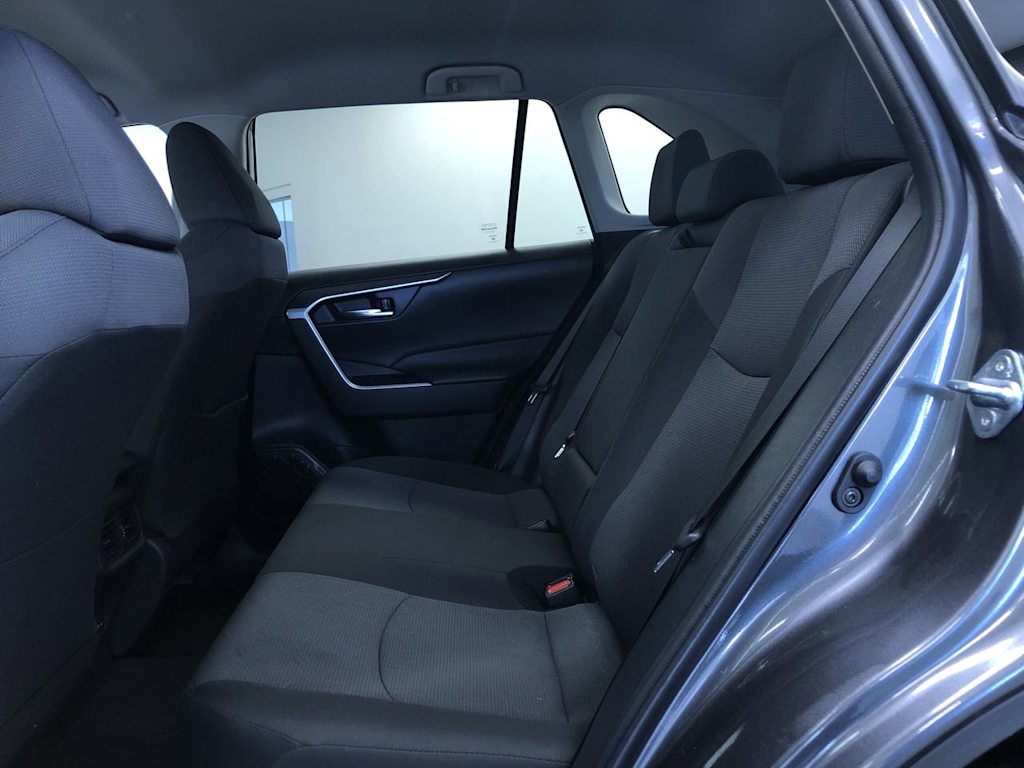 2024 Toyota RAV4 XLE 27