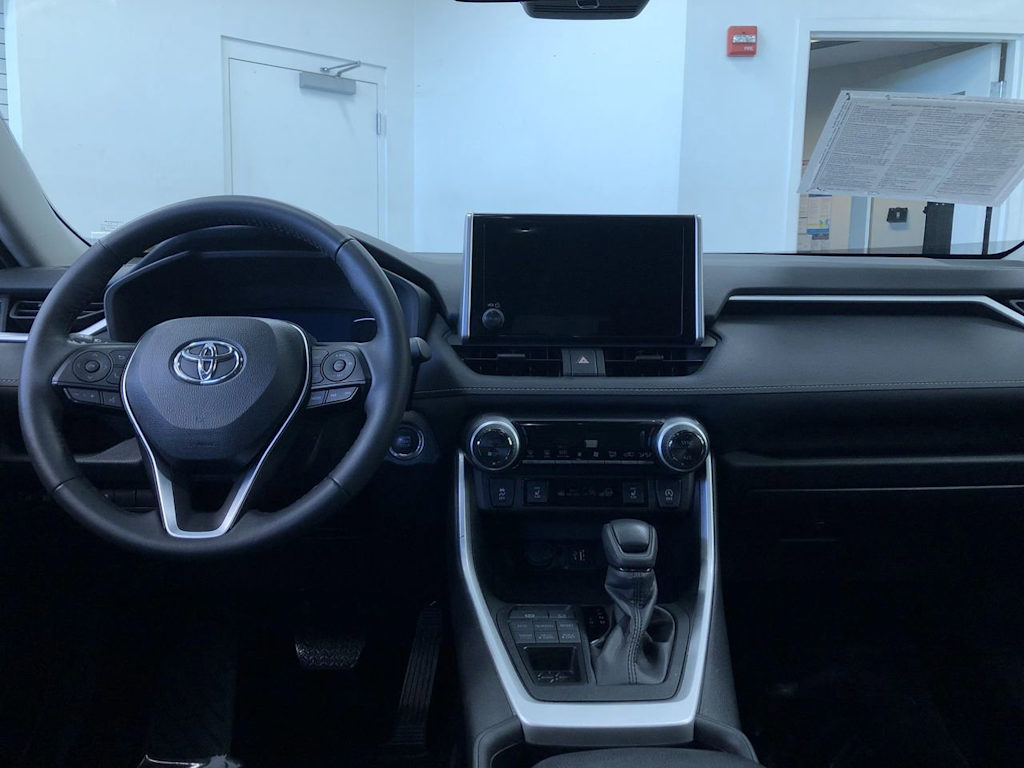 2024 Toyota RAV4 XLE 2