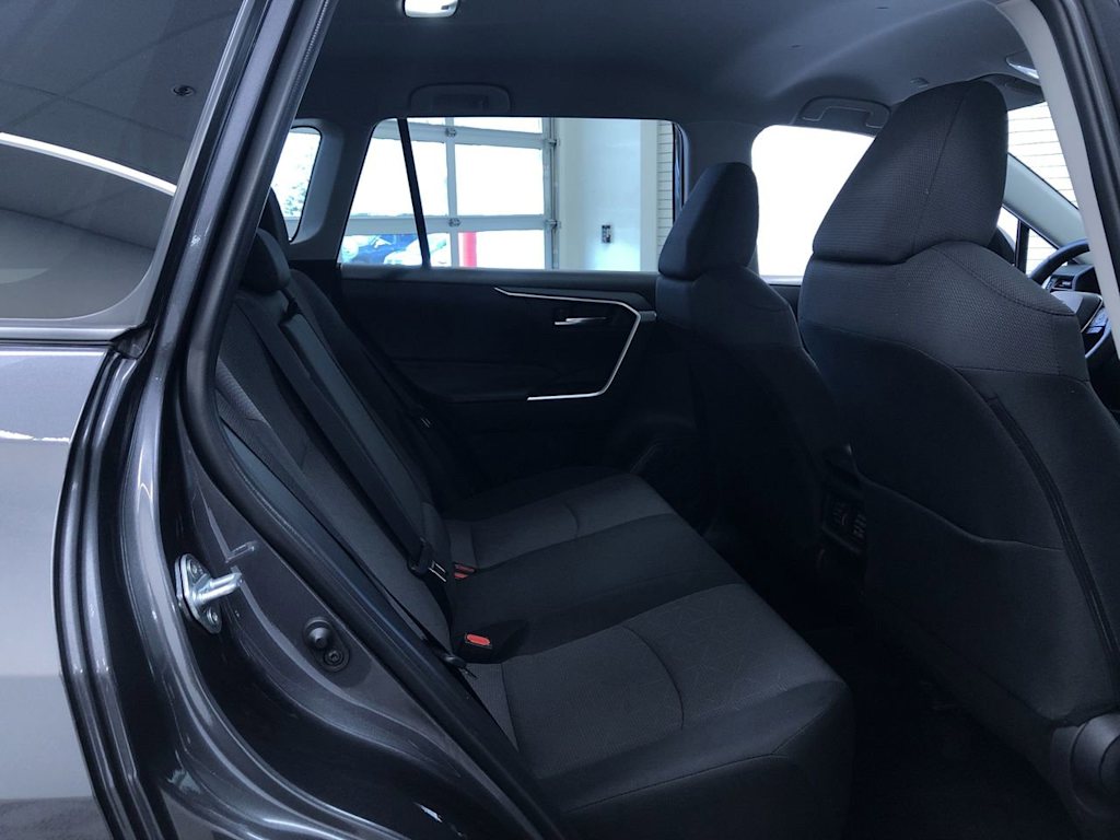 2024 Toyota RAV4 XLE 28