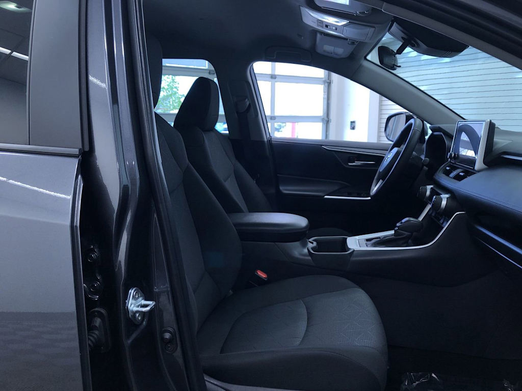 2024 Toyota RAV4 XLE 29