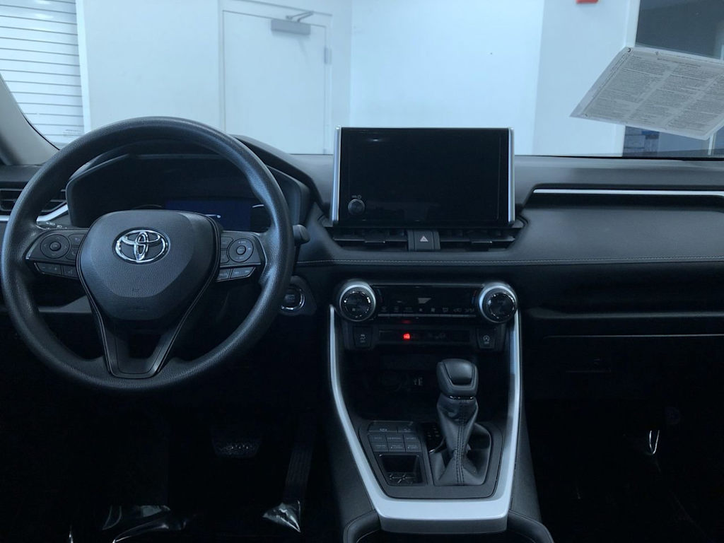 2024 Toyota RAV4 XLE 9