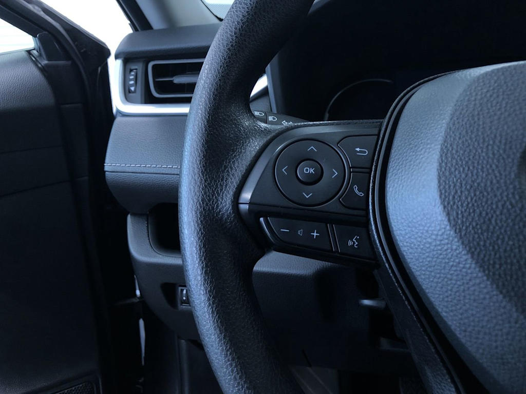 2024 Toyota RAV4 XLE 32