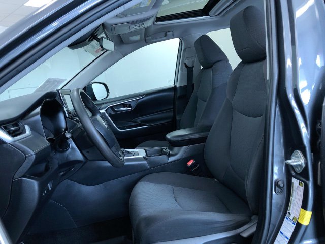 Thumbnail: 2019 Toyota RAV4 - 9