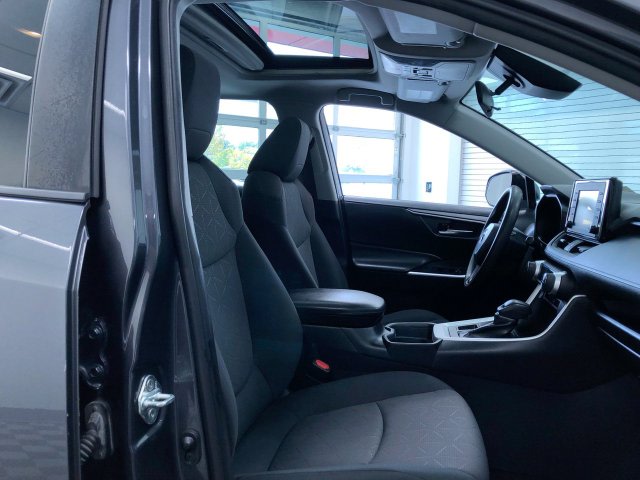 Thumbnail: 2019 Toyota RAV4 - 10