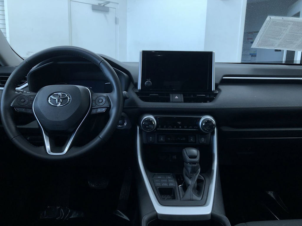 2024 Toyota RAV4 XLE 2