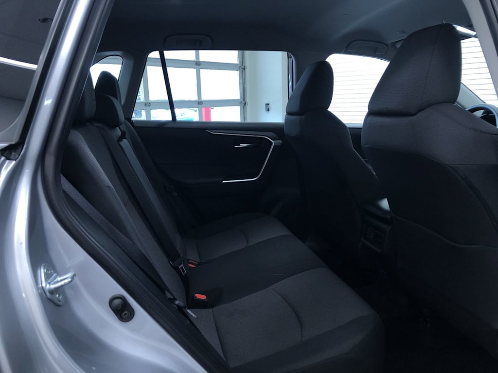 2024 Toyota RAV4 XLE 26