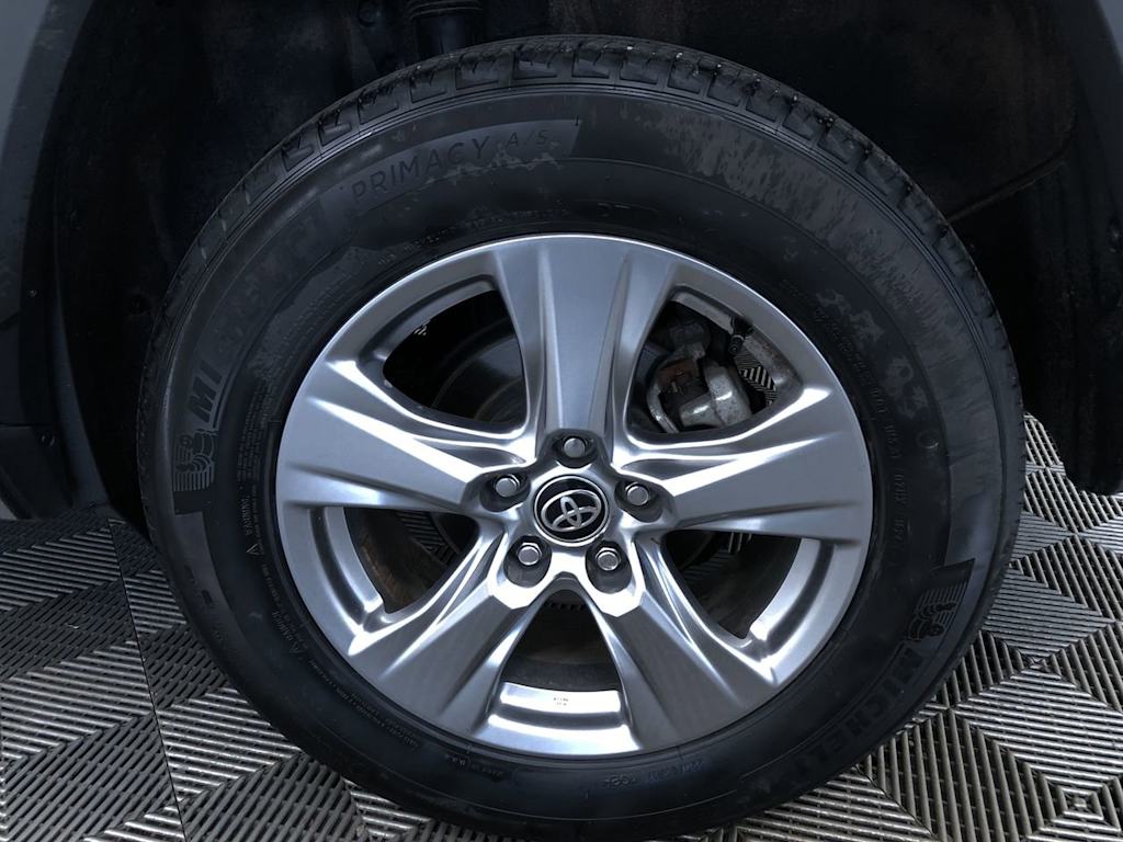 2024 Toyota RAV4 XLE 8